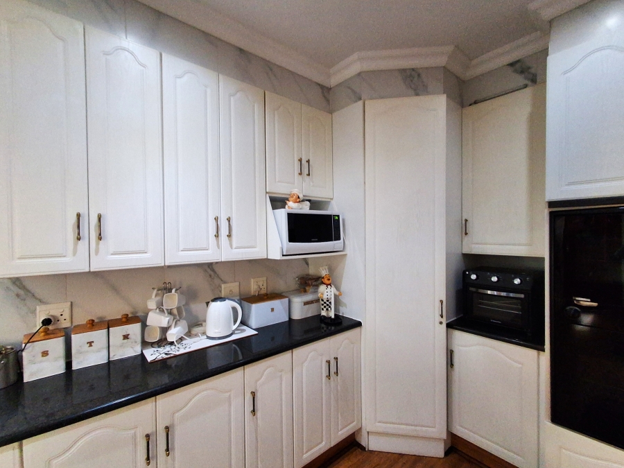 3 Bedroom Property for Sale in Melodie North West